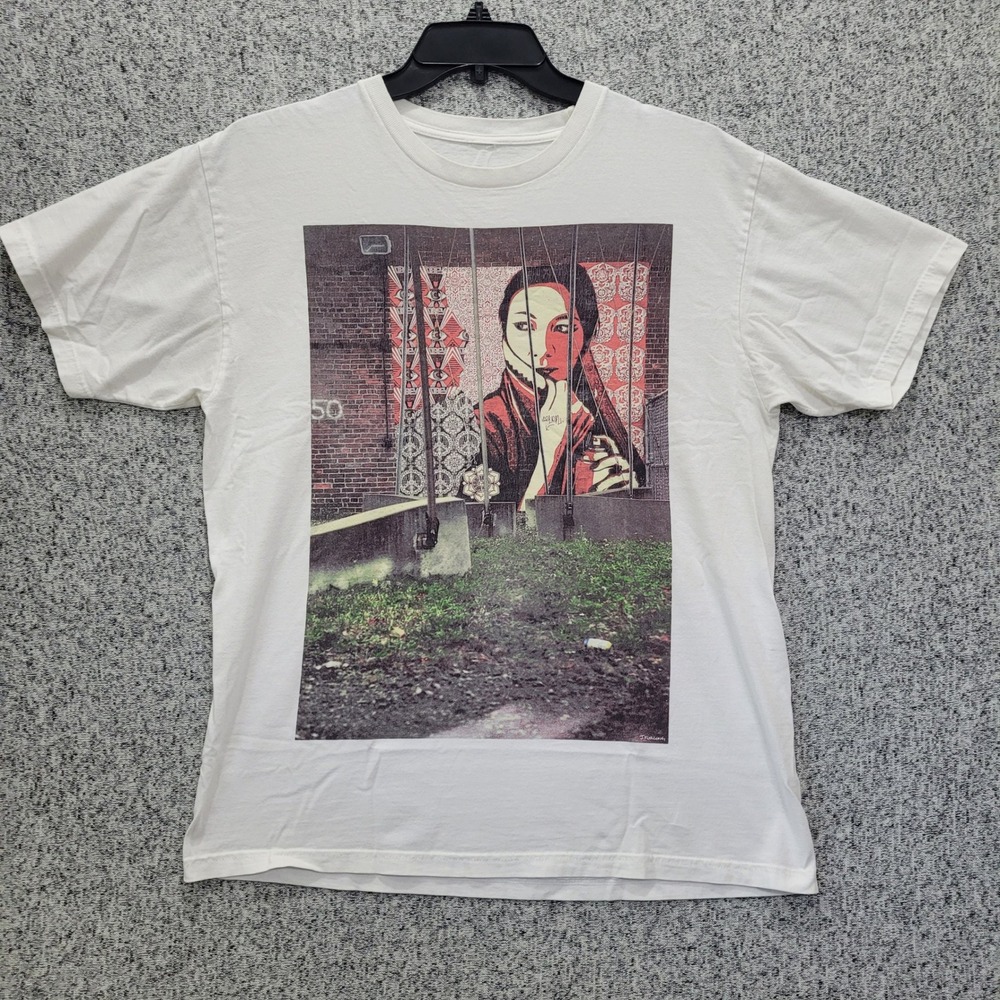 OBEY Street Art Graphic Tee Mural Graffiti Print Spray Paint Artist Shirt M